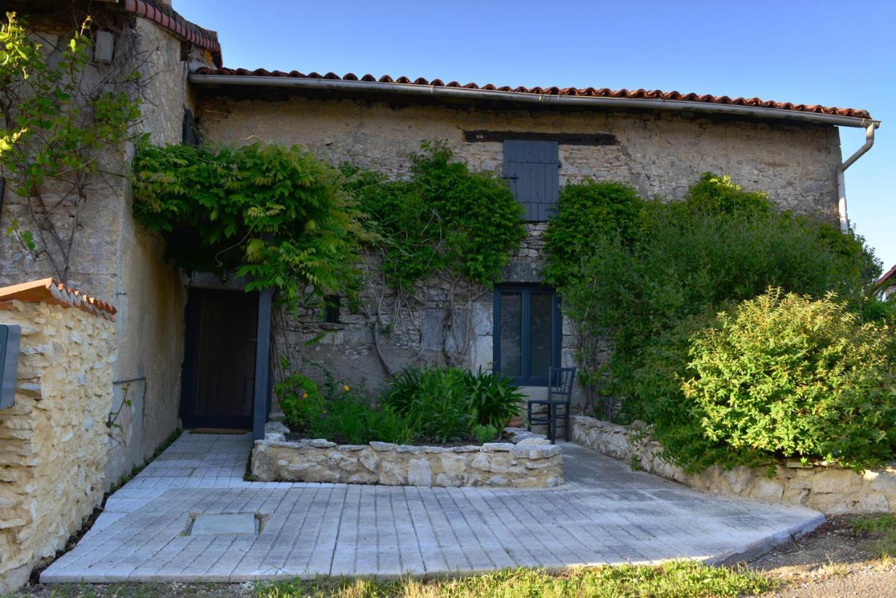 Chez Pique-Fesse Chambre D'Hote Saint-Martin-L'ars Kültér fotó