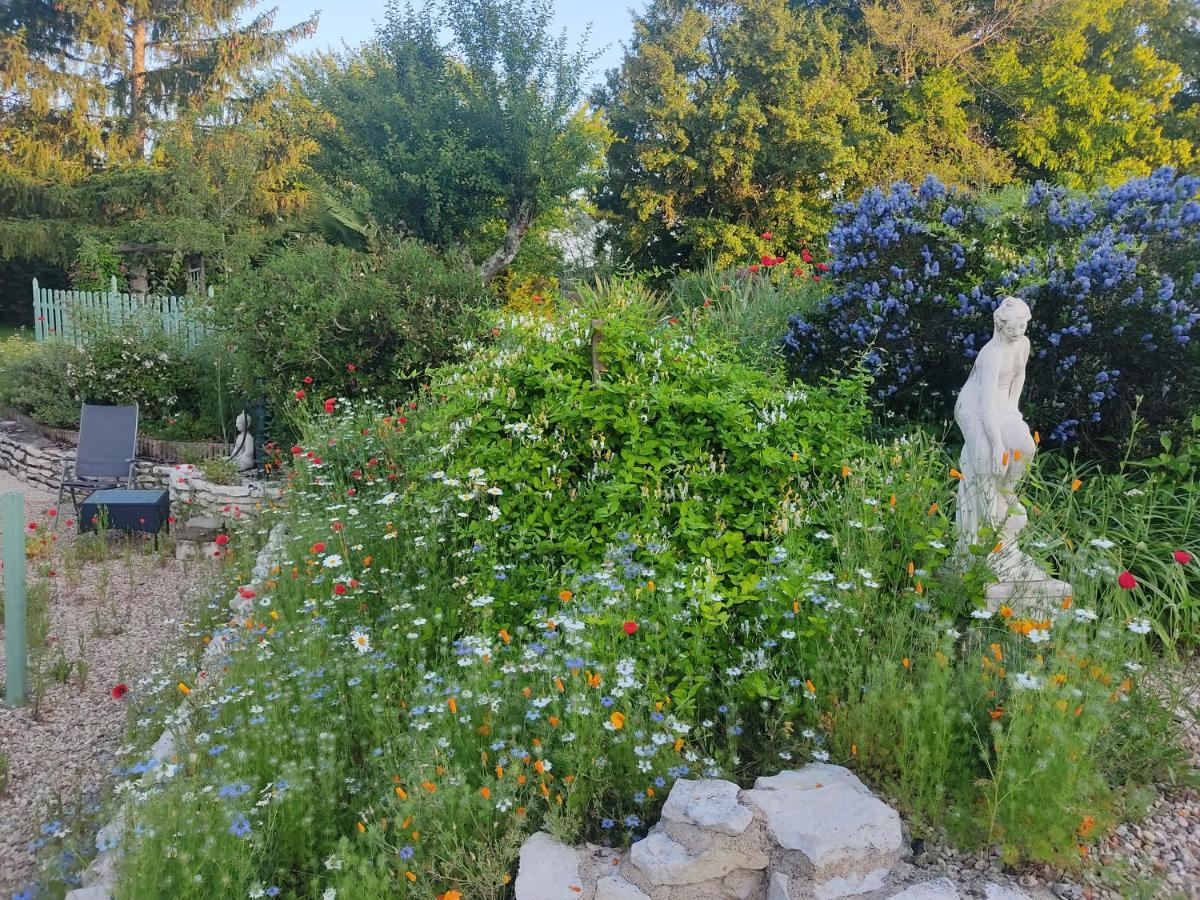 Chez Pique-Fesse Chambre D'Hote Saint-Martin-L'ars Kültér fotó